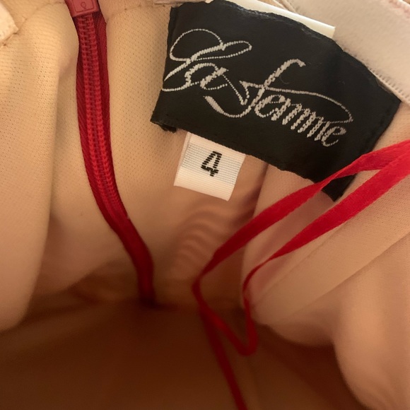 Woman’s dress - Picture 3 of 3